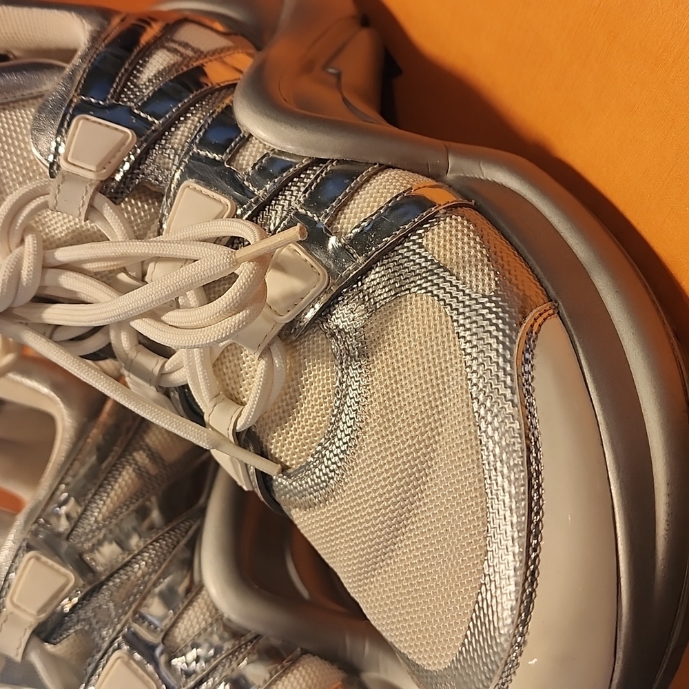 LOUIS VUITTON Calfskin Technical Nylon LV Archlight Sneakers 41 White Silver - Picture 5 of 16